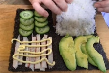 김밥 쌀줄 모르는 똥손도 3초면 완성시키는 신박템 접어먹는 김밥 (영상)