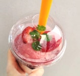 상큼달콤 생딸기 스무디에 딸기 아이스크림 올라간 메가커피 신상 베리퐁당 샤벳 스무디