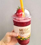 상큼달콤 생딸기 스무디에 딸기 아이스크림 올라간 메가커피 신상 베리퐁당 샤벳 스무디