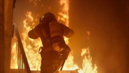 화재 현장서 목숨 걸고 불 끄다가 뛰어와 아들 모유 수유한 남미 여성 소방관