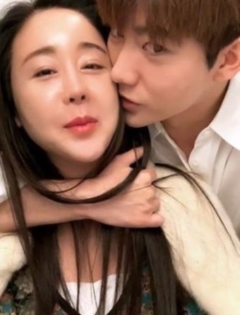 파경설 돌 정도로 '부부싸움' 크게 했는데 화해하고 라방서 '볼뽀뽀'한 함소원진화