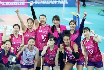 오른손에 붕대 감고도 흥국생명 '멱살 캐리'한 김연경의 손가락 상태