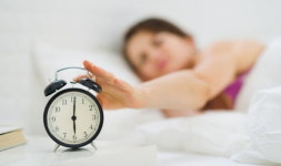 정해진 시간에 알람 안 끄면 현금 갈기갈기 찢어버리는 현금파쇄기 알람시계