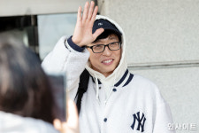 30년 전 어린이날 데뷔해 오늘 30주년 된 국민 MC 유재석