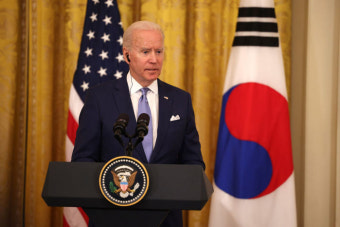 '한국전쟁 참전용사' 훈장 수여식서 문 대통령 '총리'라 부른 美 바이든