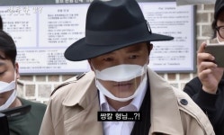 9년만에 돌아왔는데 종로 길바닥서 장미칼로 배추 써는 쌍칼 형님 본 김두한 (영상)