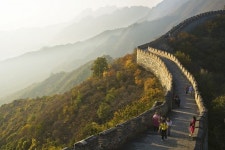 만리장성 보수공사한다더니 시멘트 범벅해 둘레길 만들어버린 중국 (영상)