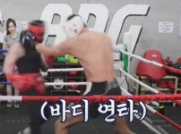 사기급 피지컬 줄리엔강과 전 복싱 동양 챔피언이 스파링한 결과 (영상)
