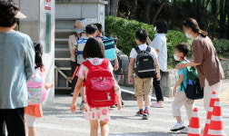 인천 학익동 한 초등학교서 확진자 23명 발생···3천명 전수 검사 실시