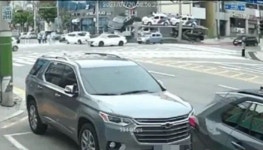 승용차 6대 실은 운반트럭 횡단보도 건너는 여수 시민들 덮쳐···2명 사망·10명 부상