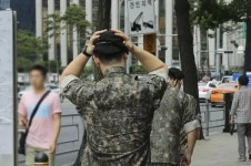 국방부, ROTC 지원 대학생 급감하자 장려금 대폭 인상...복무기간 단축도 검토