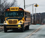 스쿨버스 좌석 부족하다고 하자 딸 친구들 리무진으로 등하교 시켜주는 부자 아빠