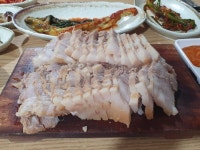 11000원짜리 보쌈 정식 시켰는데 고급 한정식 한상이 나왔습니다