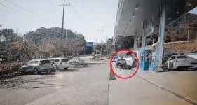 주유소 기름에 미끄러진 라이더에 경찰관 바위 있으면 피해 가야지라며 벌금 부과 (영상)