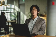 갑작스런 지옥행 선고에 사색된 범죄자들 그린 넷플릭스 호러물 지옥 스틸컷