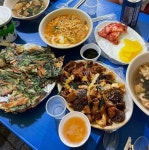 요즘 같이 쌀쌀할 때 가면 어묵국물+닭발에 소주 2병 순삭되는 포장마차