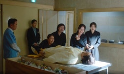 의전법인계빈 | 모든 절차 현실적으로 담아내 "너무 슬펐다" 반응 터진 '술꾼도시' 장례식 장면 (영상)