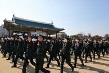서울에 있는 육사 경북 안동으로 옮기겠다는 공약 내놓은 이재명