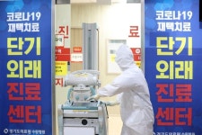 어제(19일) 국내 코로나19 확진자 10만 4829명 발생