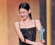 정호연, '오징어게임'으로 미국 배우조합상 '여우주연상' 수상하고 오열