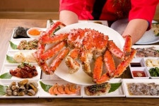 러시아의 우크라이나 침공으로 연어 가격 폭등...참치·대게 가격도 올라