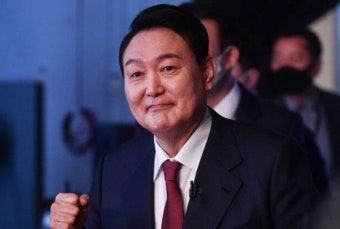 문재인 대통령, 오전 중 윤석열 당선인과 통화... 축하난 전달 후 회동 추진