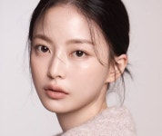 모델 임보라, 배우 활동 예고하며 청순한 느낌의 새 프로필 공개 (사진)