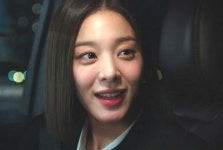 설인아한테 청혼 반지 들키자 기습 길거리 프러포즈한 '사내맞선' 김민규 (영상)