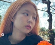 블랙핑크 제니, 흑발서 상큼한 오렌지 헤어로 파격 변신