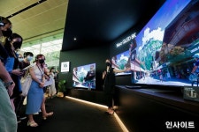 삼성 더 프레임, 싱가포르 국립미술관 작품 담는다