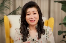 뽕 가득 넣은 사자 머리 벗어나 매직 스타일로 파격 변신한 오은영 박사 (영상)