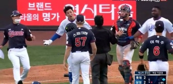 시속 150km짜리 빈볼에 종아리 맞자 배트·헬멧 던지려다 꾹참은 삼성 구자욱 (영상)