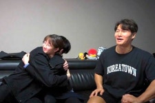 조카가 좋아하는 아이돌 집에 초대해 1대1 팬미팅 시켜준 김종국 (영상)