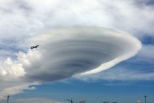 오늘 제주도 하늘에 나타난 환상적인 UFO 모양 구름 (사진)