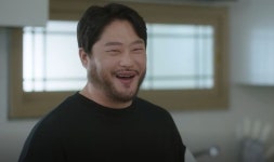 전복 전생은? 트럭...소개팅서 아재개그 했다가 최수연한테 차여놓고 또 방정 떤 우영우 털보사장 (영상)