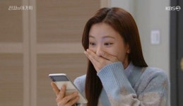 검둥·누렁 댕댕이 형제에 무차별 혓바닥 공격 당하는 꼬마 (영상)