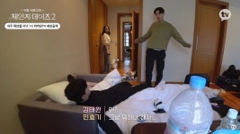 딴 여자한테 데이트 신청한 체데2 효기, 여친은 못하게 훼방놨다 (영상)