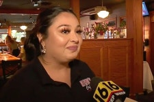 피자집 알바하다 팁 400만원 받았는데 손님이 갑자기 결제 취소하고 팁 돌려달라고 합니다