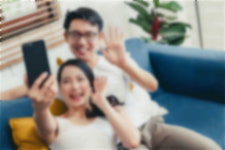모델 출신 20대 유부녀 18명 男과 동시 교제....총 OO억원 뜯어냈다