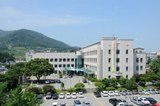 청도군청 공무원 남녀 저수지 함께 빠져...남자 숨지고 여자는 병원 이송돼 치료 중