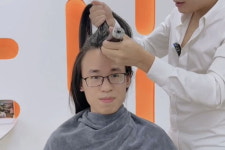 친구들에게 조롱당하면서도 장발 유지한 00년생 남성이 2년 만에 삭발한 이유 (+사진)