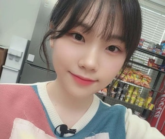 미녀 여캠 우정잉과 여행 다녀온 곽튜브가 우정잉 남성 팬에게 당하고 있는 테러