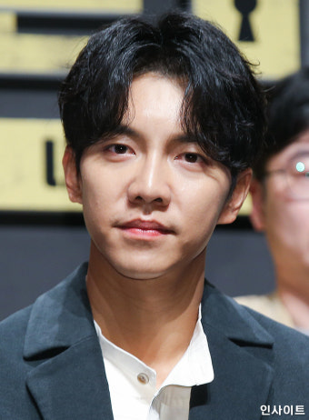 이선희랑 18년간 한솥밥 먹은 이승기, 소속사랑 싸움 시작...