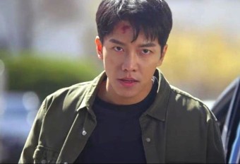 경찰에 압수수색당한 이승기 소속사...이승기, 18년간 못받은거 제대로 돌려받는다 (+공식입장)