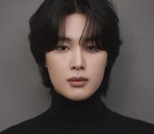 '학폭' 사과했던 배우 김동희, 새 프로필 사진 공개했다
