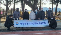 졸업생들에게 장학금으로 송아지 1마리씩 주는 전라도의 한 초등학교
