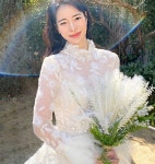 순백의 드레스 입고 미모 뽐내는데 보면 왠지 긴장되는 더 글로리 박연진 결혼식 사진