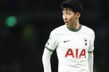 팬들마저 등 돌렸다...무려 '80%'가 손흥민 선발 제외 찬성