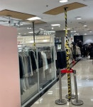 성남 야탑 NC백화점 갔는데 천장이 계속 갈라지고 있습니다 (+증거사진)