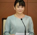 일반인과 결혼해 평민 된 마코 공주가 PTSD 앓자 SNS 개설 나선 일본 왕실